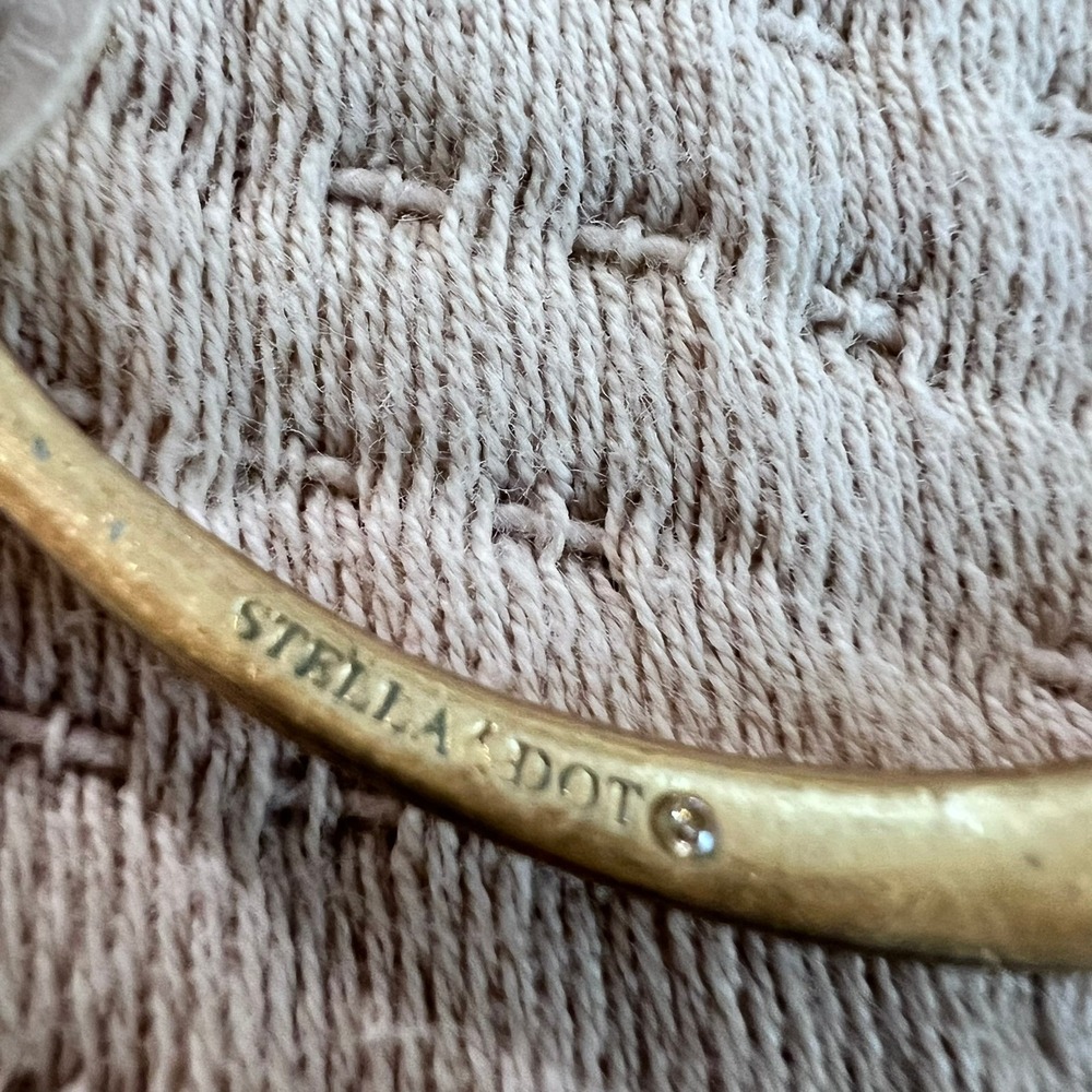 Stella & Dot Oval Hoop Earrings Womens 2" Gold Tone Sculptural Brushed Tapered - Picture 3 of 10